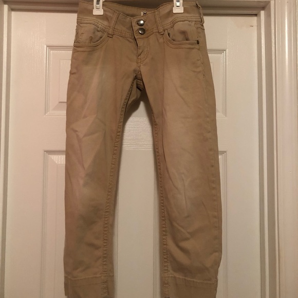 Mudd Khaki capris - Picture 2 of 2